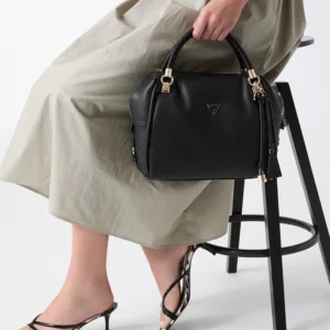 תיק Guess Danya Satchel נשים