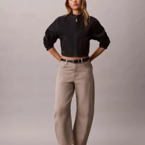 ג'ינס קלווין קליין Cropped Barrel Jean נשים