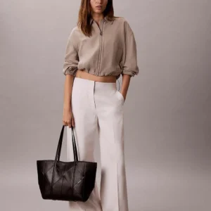 תיק קלווין קליין Woven Medium Carryall נשים