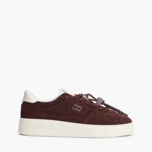 נעלי טומי הילפיגר The Greenwich Suede Logo Charm Trainers נשים