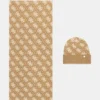 סט כובע וצעיף Guess Beanie And Scarf Set נשים GFBOXWP6401